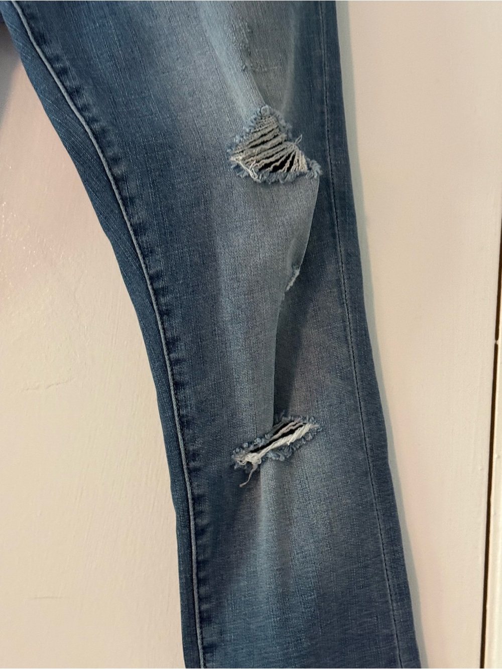 Aeropostale Classic Slim Distressed women’s  Jeans - size 28x30 - Picture 5 of 10